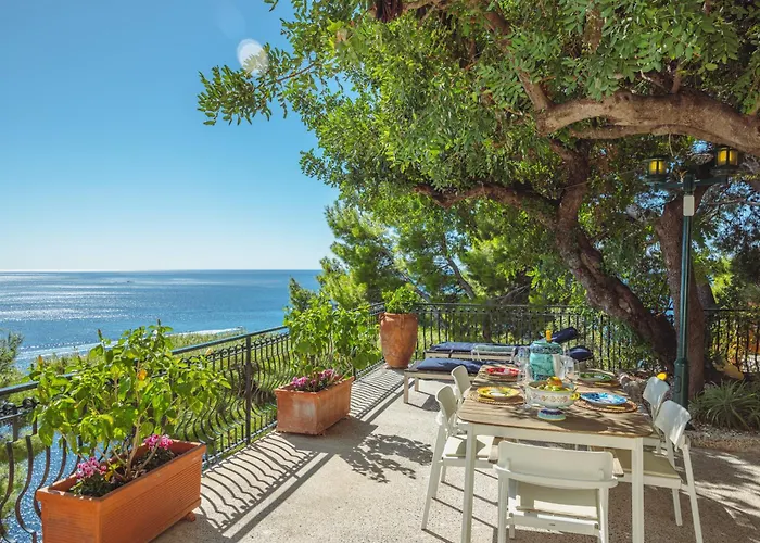 Posea Collection - La Villa